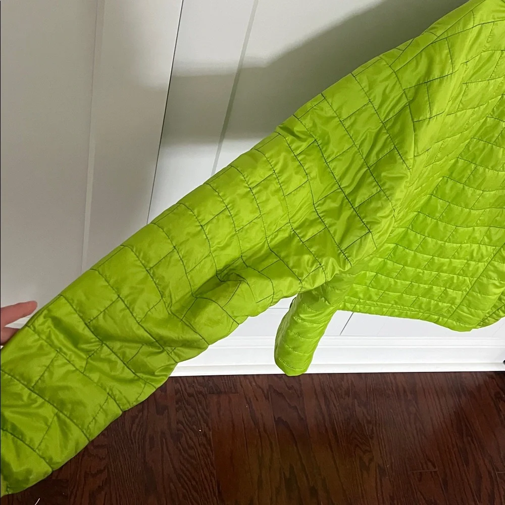 Patagonia neon lime green nano puff jacket - Picture 4 of 9